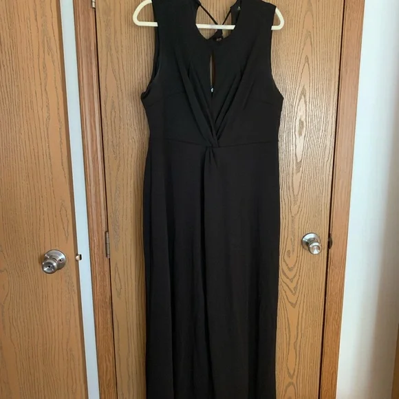 green emerald velvet dress Amazon.com: RFYRNFYN Black Prom Dresses for Teens Off The Shoulder Plus  Size Evening Dress with Slit Pleated Stain Party Dress Size 18W : Clothing,  Shoes & Jewelry main image 1